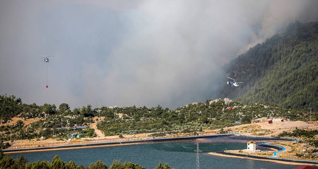 Kadınlar ön cephede! Manavgat'ta alevlerle mücadelede 6'ncı gün 2